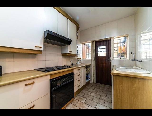 2 BEDROOM DUPLEX FOR SALE IN WINDSOR EAST